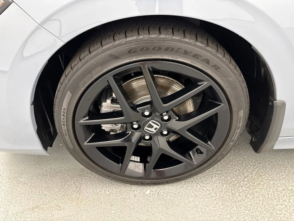Used 2023  Honda Si image 4