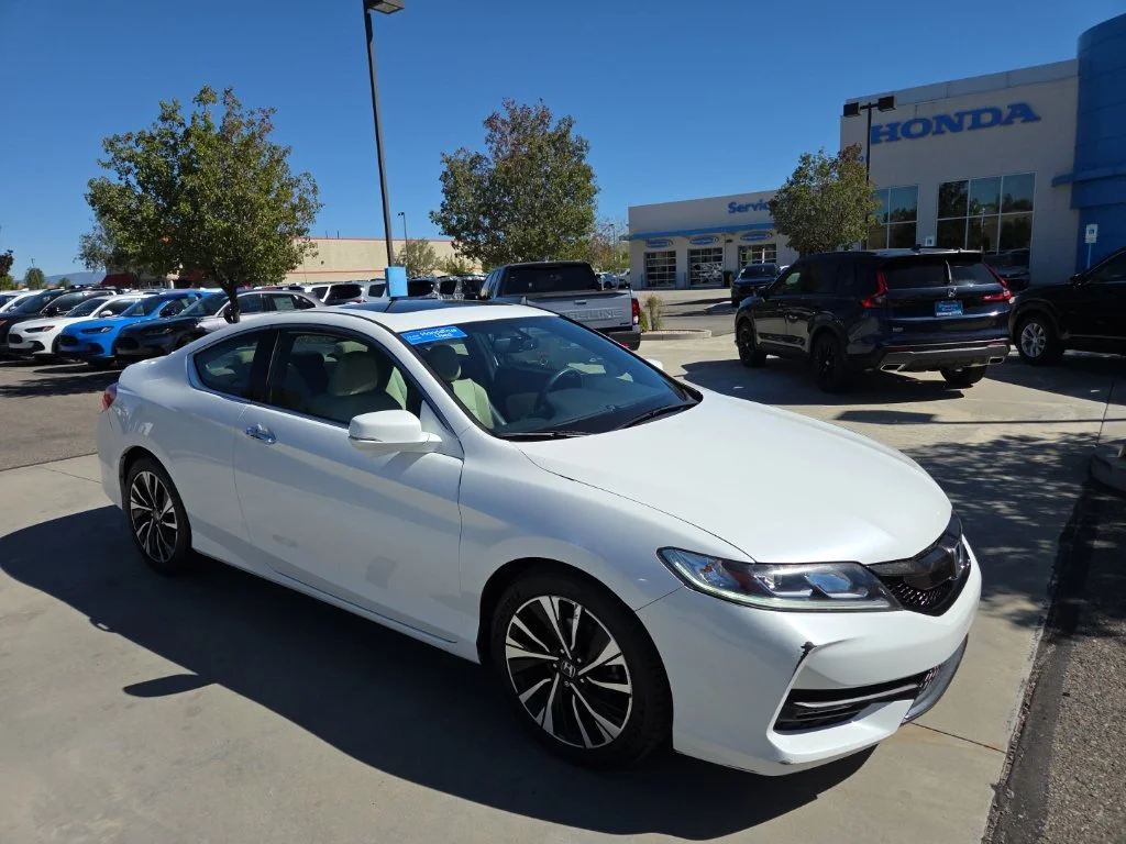 Used 2017  Honda EX-L image 3