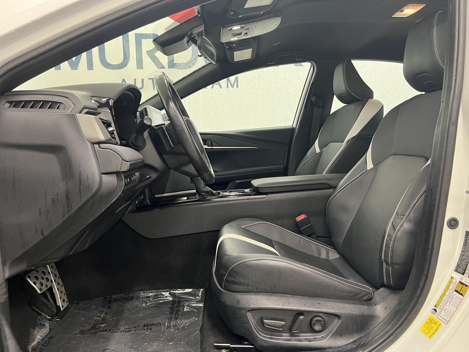 2025 Toyota Camry SE - Photo 12