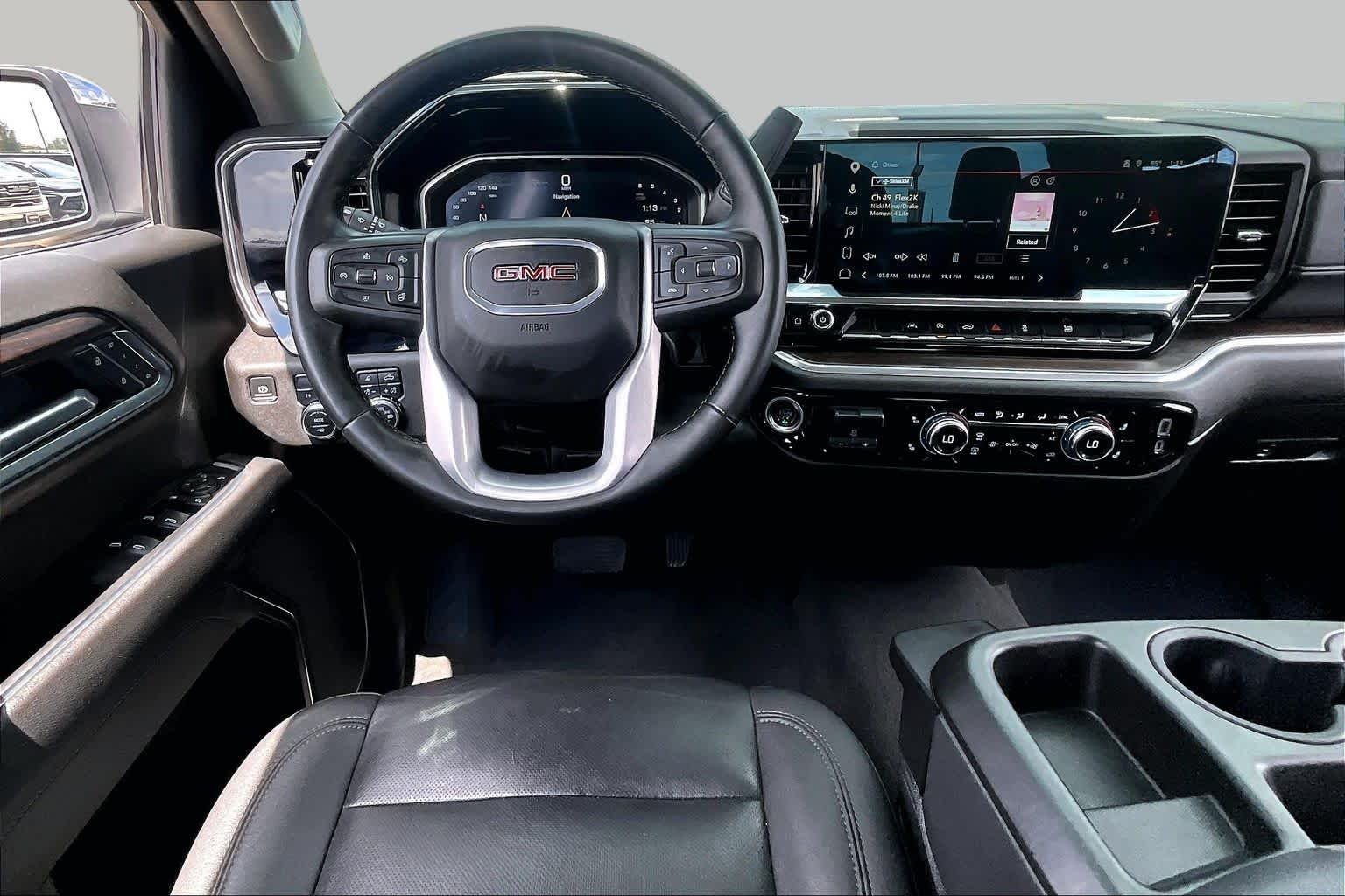 Used 2025 Summit White GMC SLT image 6
