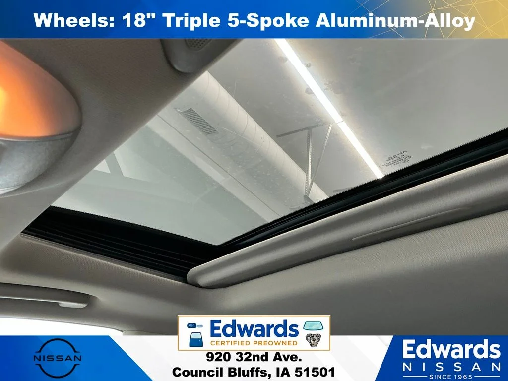 Used 2017 White INFINITI Base image 41