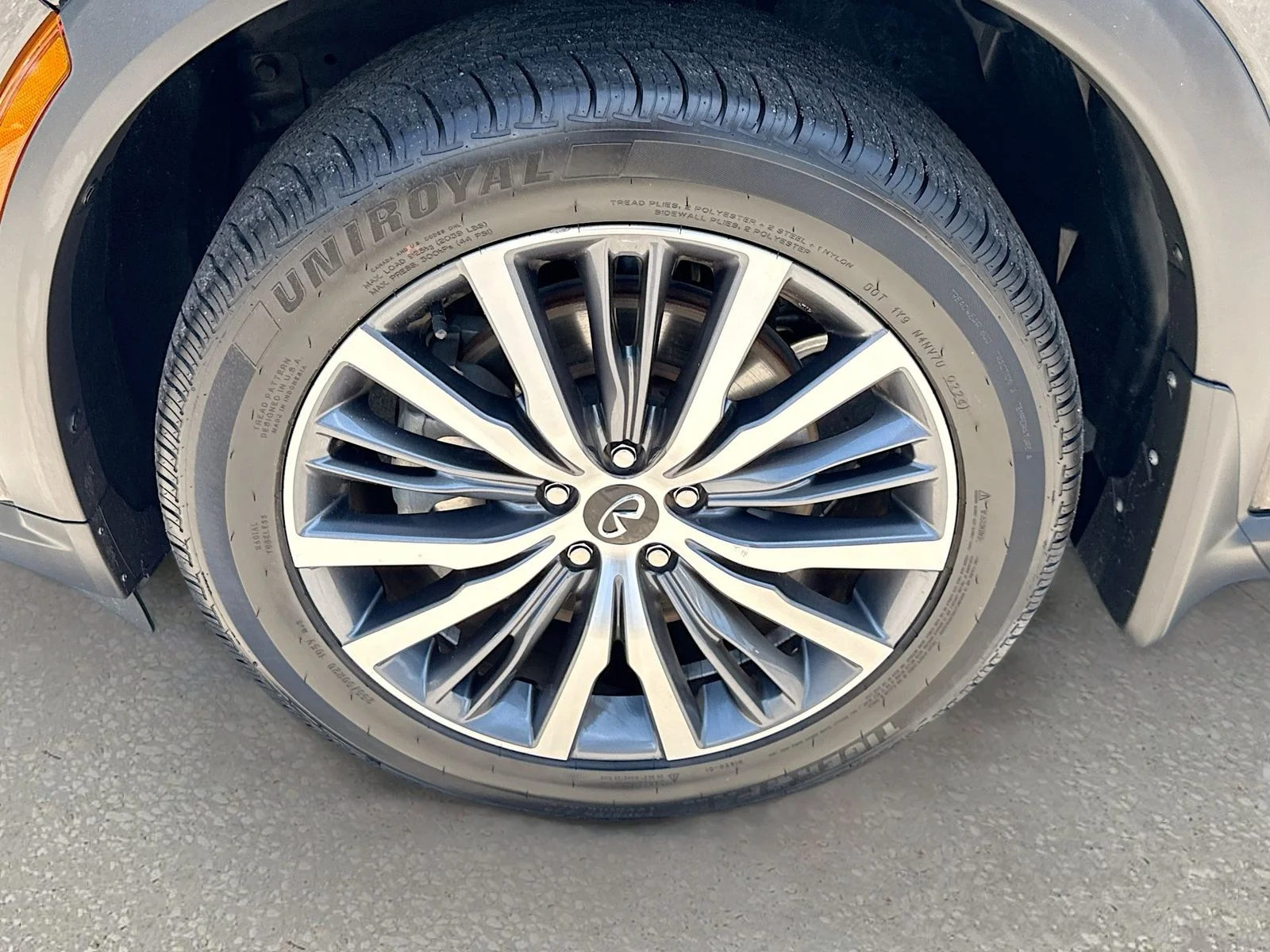 Used 2023 Black INFINITI Sensory image 34