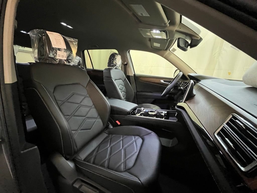 New 2026 Silver Volkswagen 2.0T SE w/Technology image 12