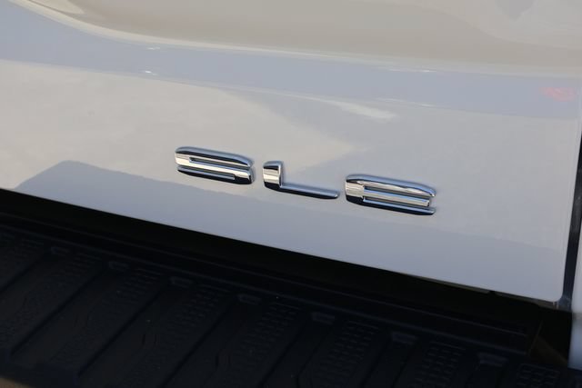 New 2026 Summit White GMC SLE image 8