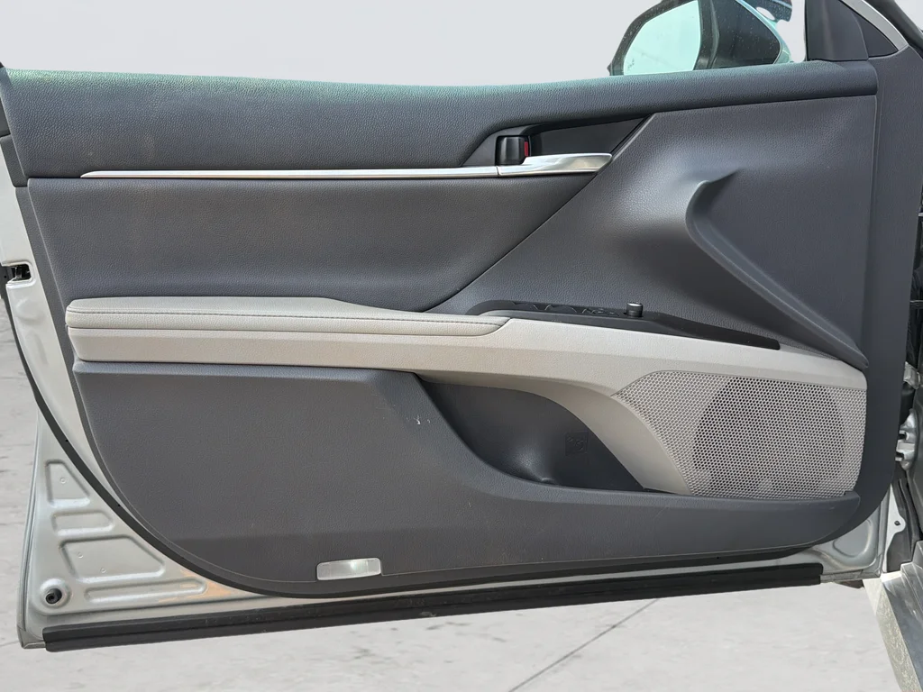 Used 2022 Silver Toyota XLE image 22