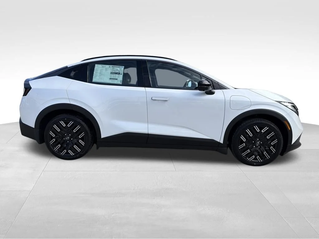 New 2026 White Nissan PLATINUM+ image 9