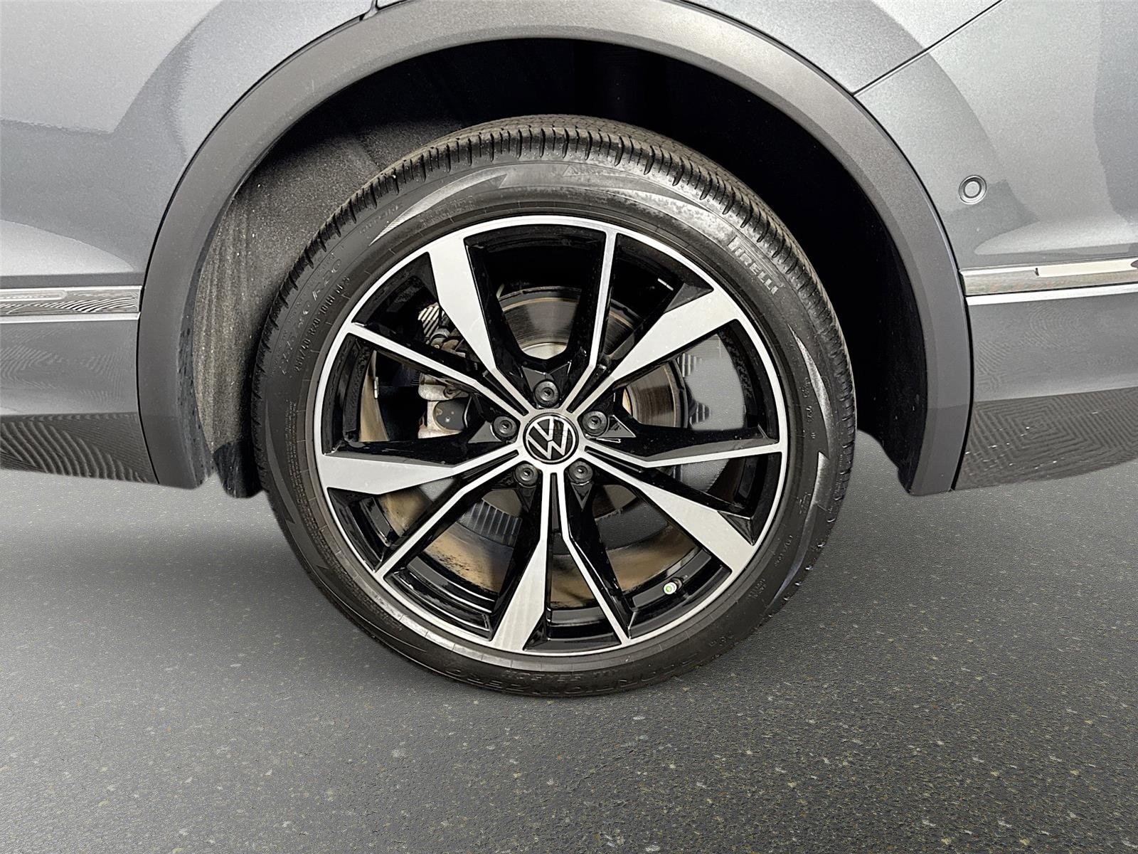 Used 2024 Gray Volkswagen SEL R-Line image 32