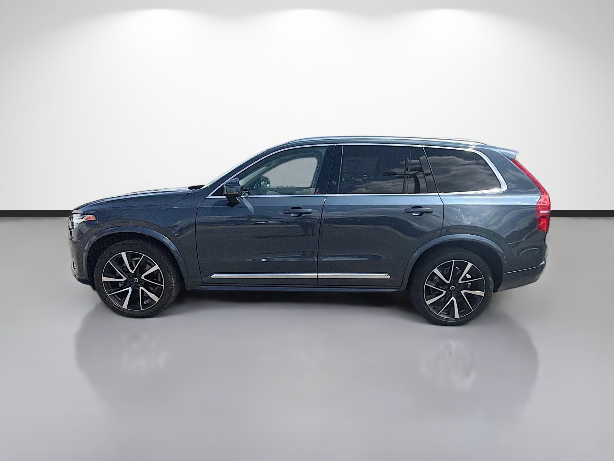 Used 2025 Denim Blue Metallic Volvo Plus image 2