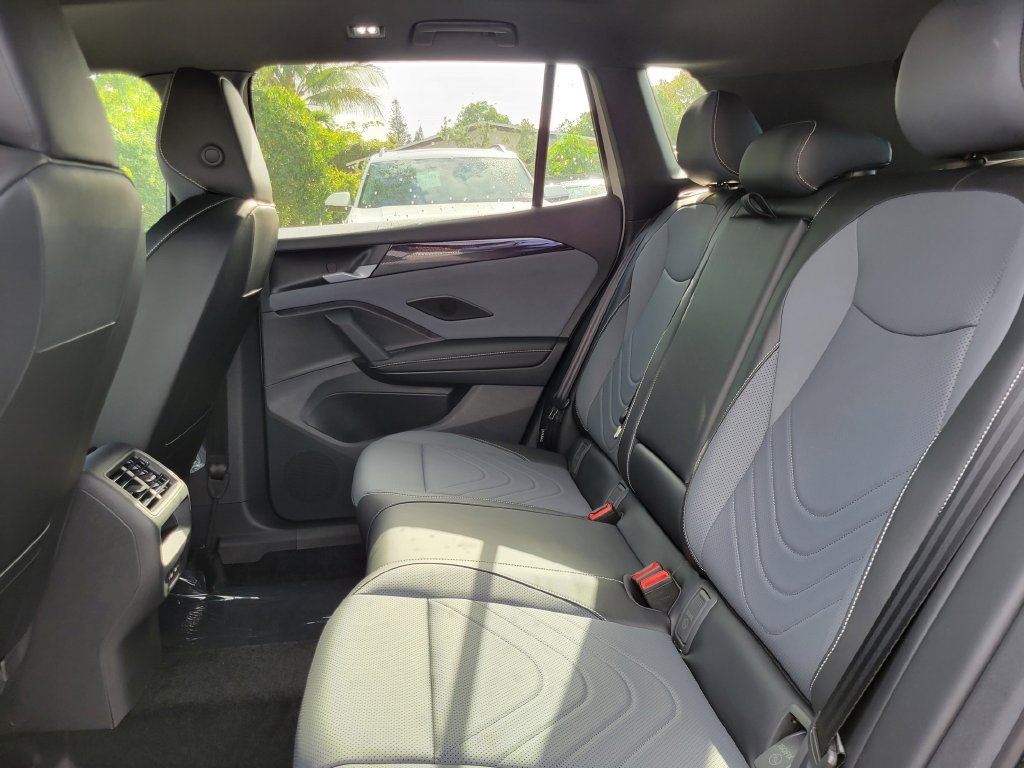 New 2026 Beige/tan Volkswagen SE R-Line Black image 7