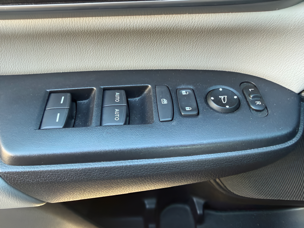 Used 2019  Honda EX-L image 25