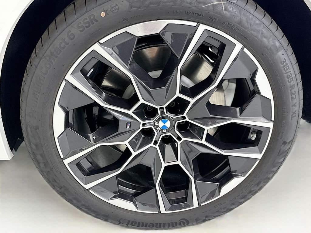 New 2027 White Metallic BMW M60i image 30