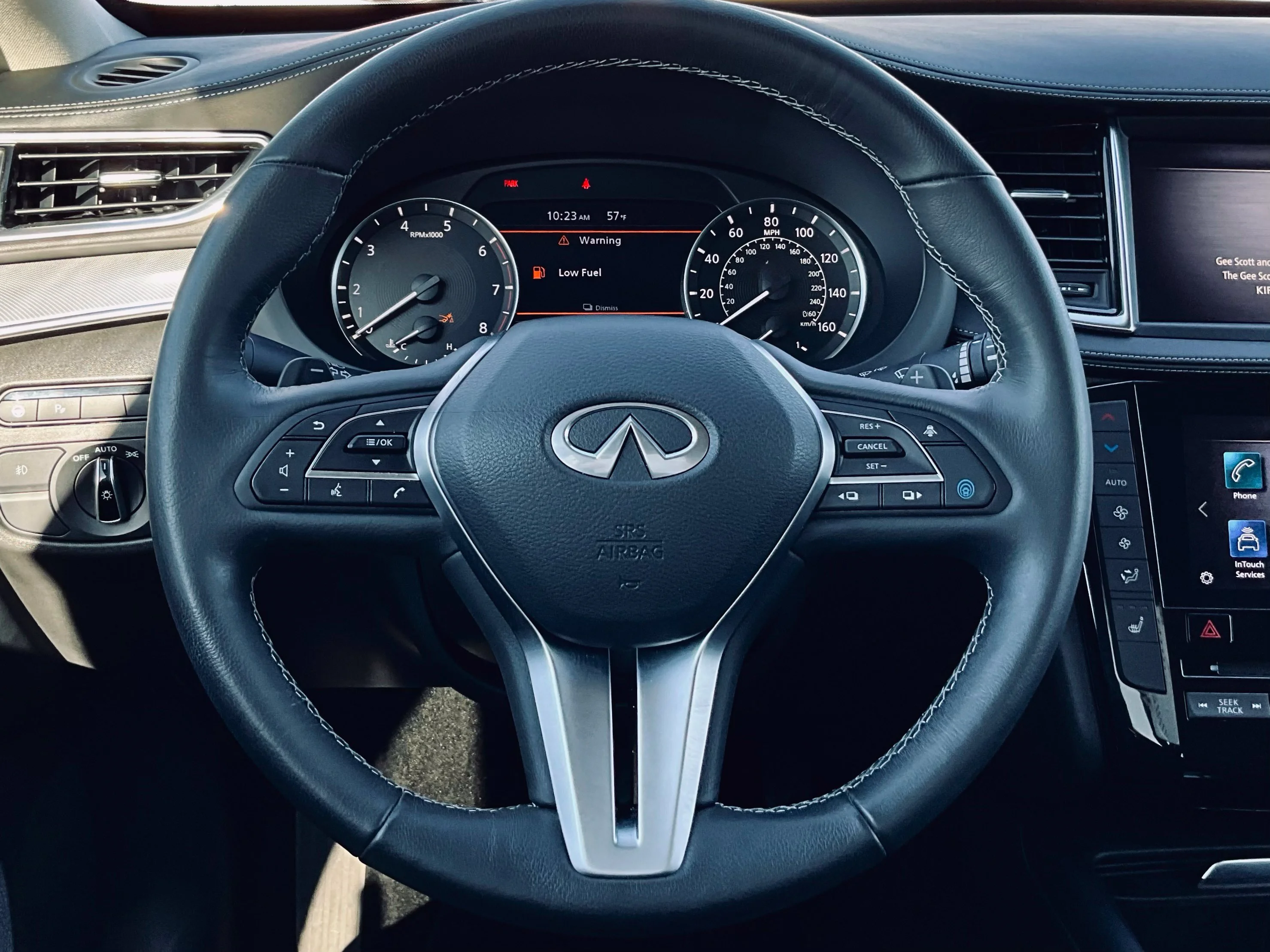 Used 2021 White INFINITI LUXE image 14