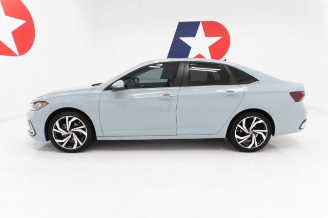Used 2025 Monument Gray Volkswagen SEL image 10