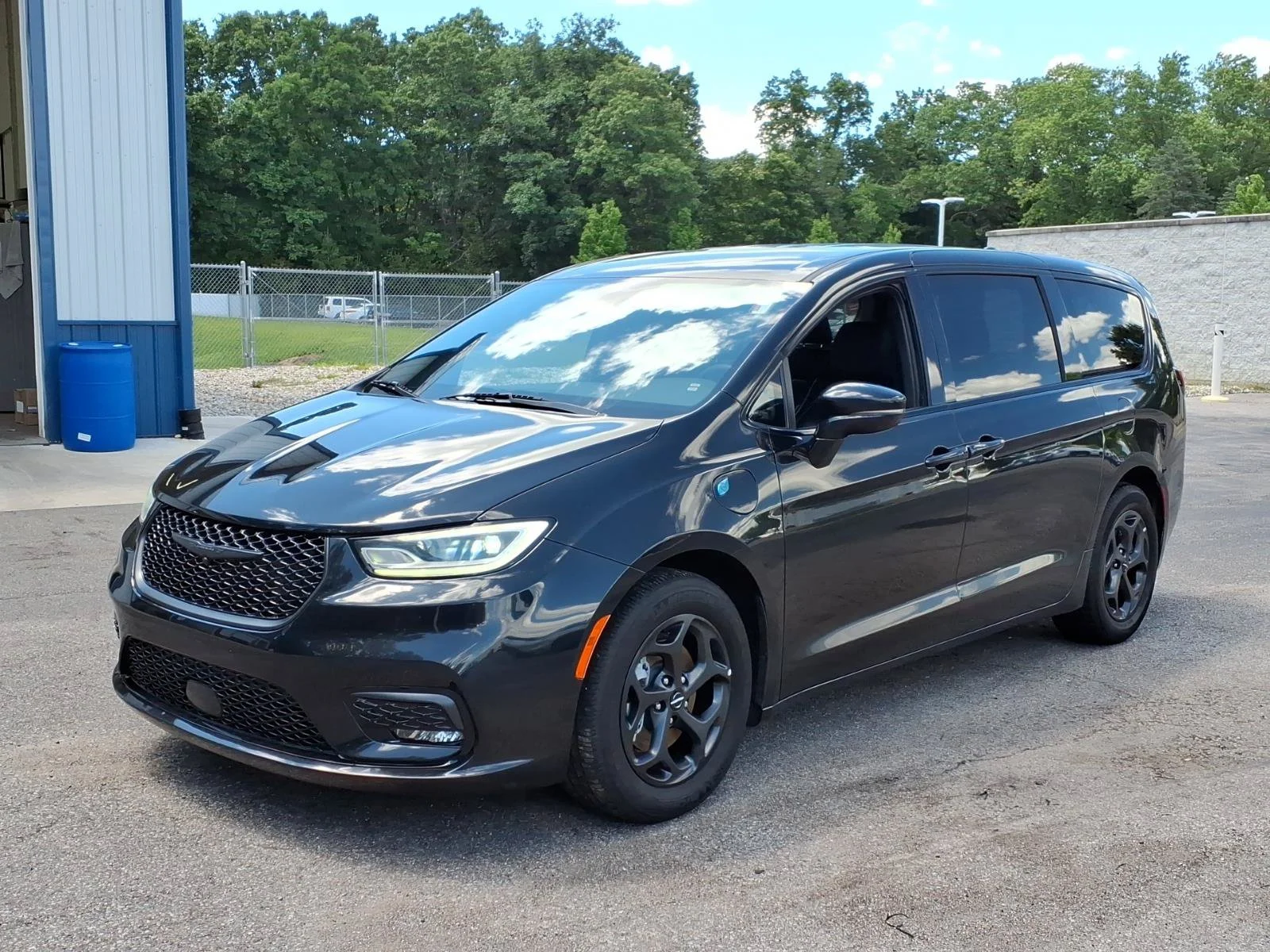 Used 2022 Brilliant Black Crystal Pearlcoat Chrysler Hybrid Touring L image 3