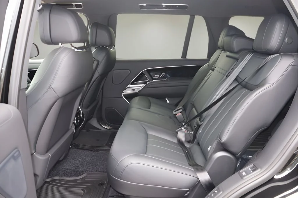 New 2026 Santorini Black Land Rover SE image 12
