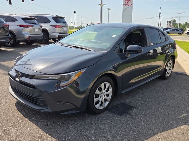 Used 2023  Toyota LE image 3