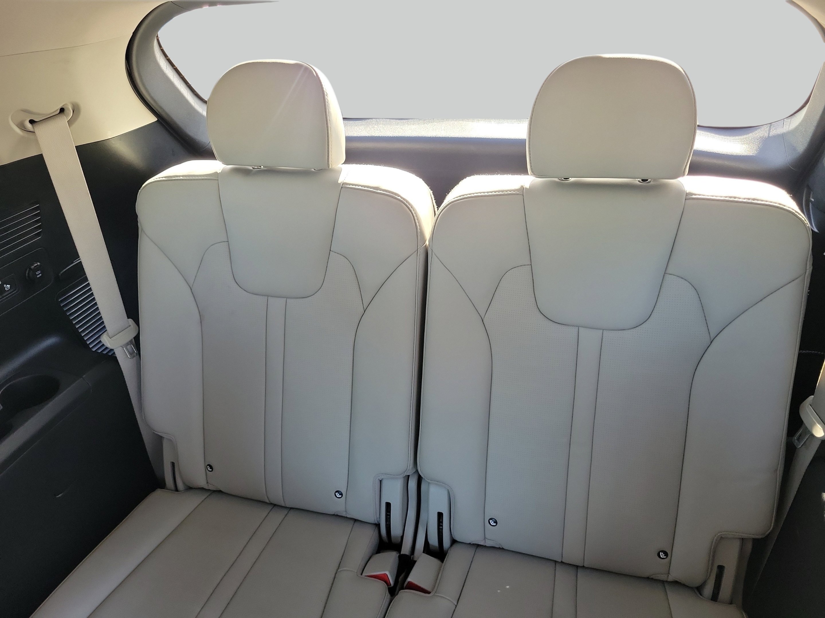 Used 2025 Silky Silver Kia EX image 13