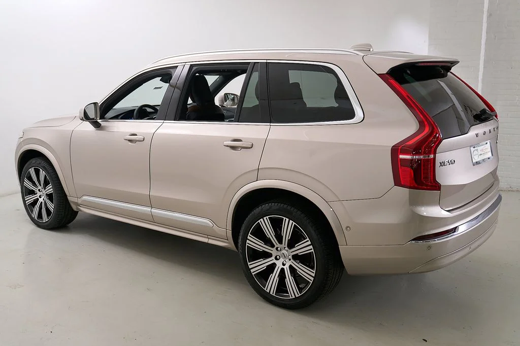 Certified Used 2023 Bright Dusk Volvo Ultimate image 7
