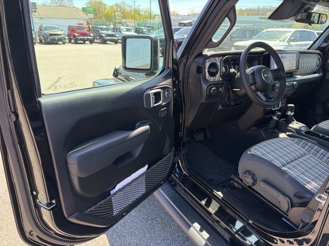 New 2026 Black Clear-Coat Exterior Paint Jeep 85th Anniversary Edition image 12