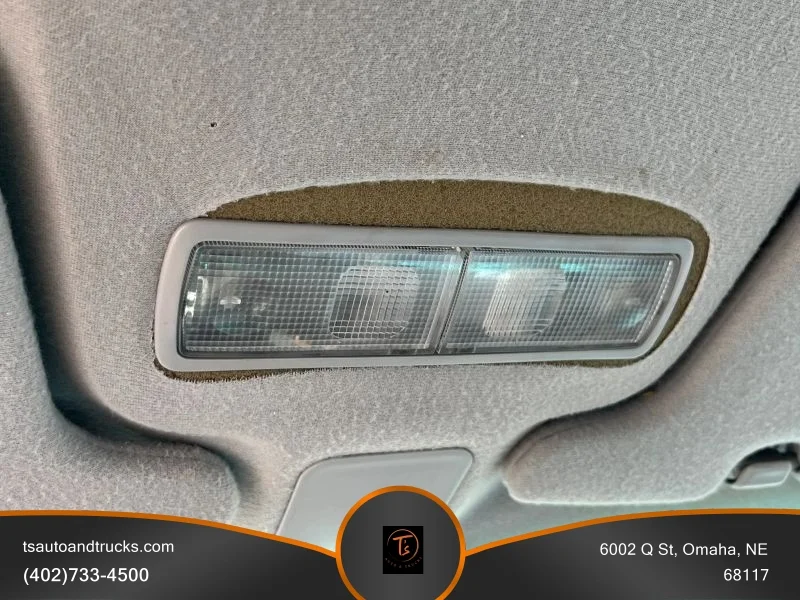 Used 2001 White Honda LX Sedan 4D image 17