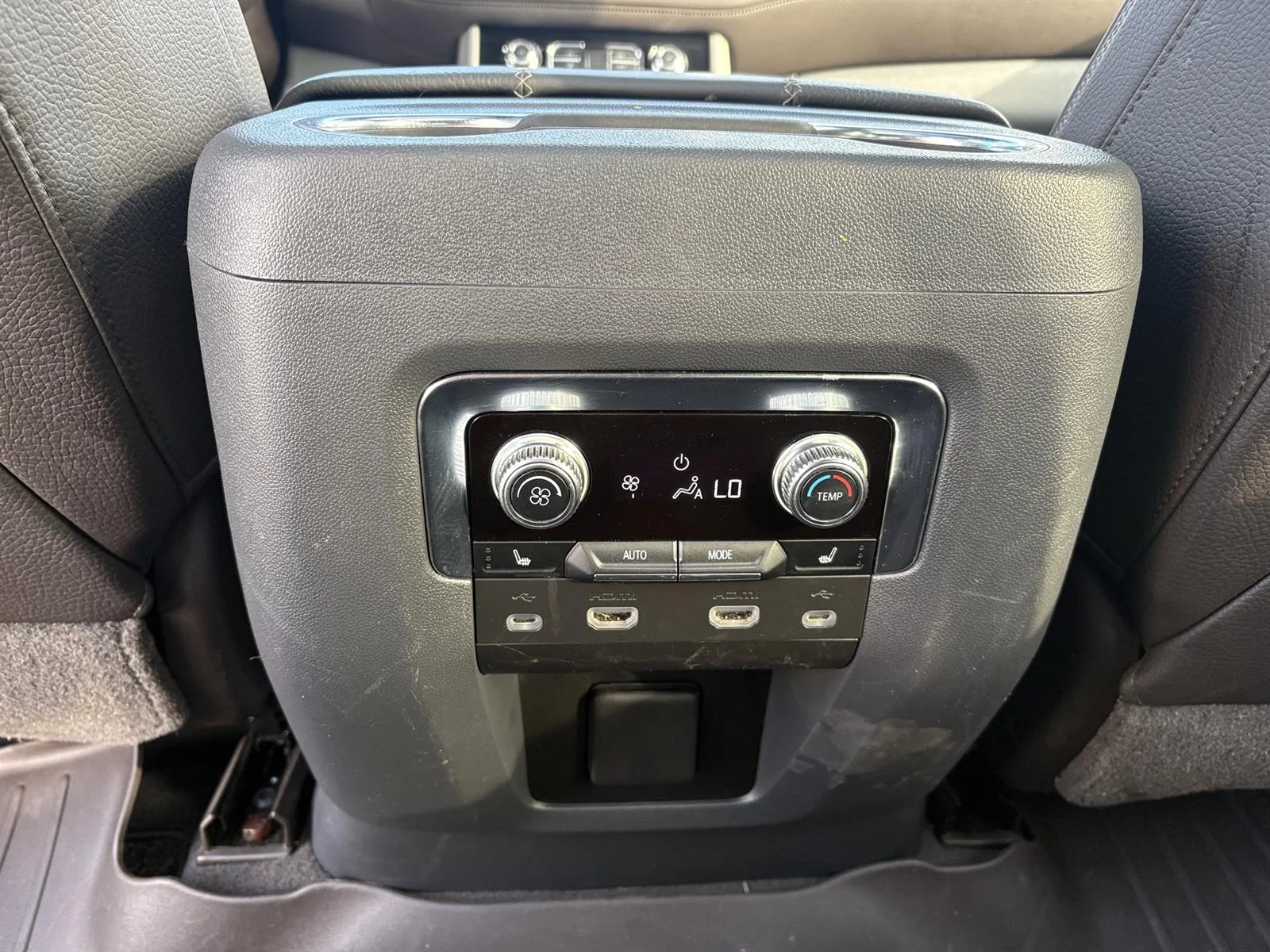 Used 2021 WHITE FROST TRICOAT GMC Denali image 28