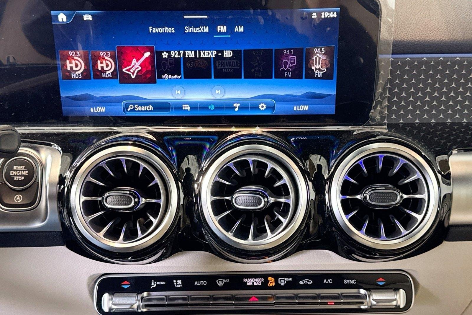 New 2026 Polar White Mercedes-Benz GLB 250 image 14