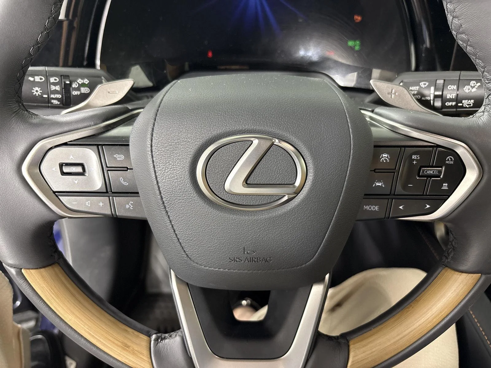 Used 2025 Nightfall Mica Lexus Premium image 10