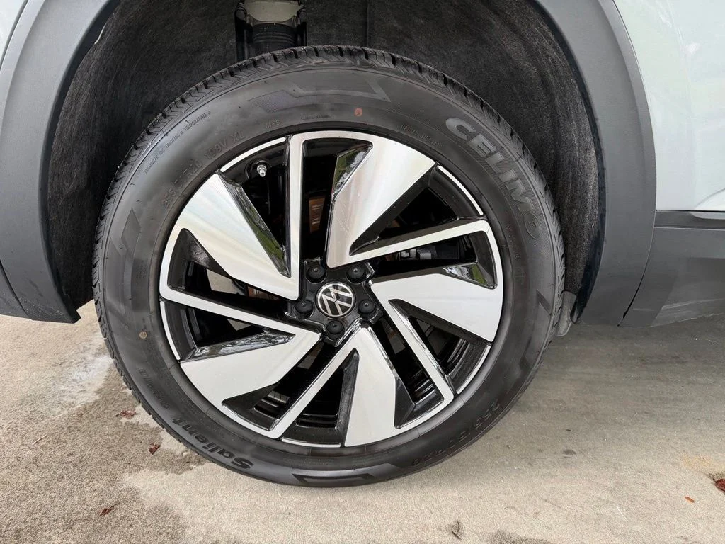 Used 2025 Gray Volkswagen 2.0T SE w/Technology image 19