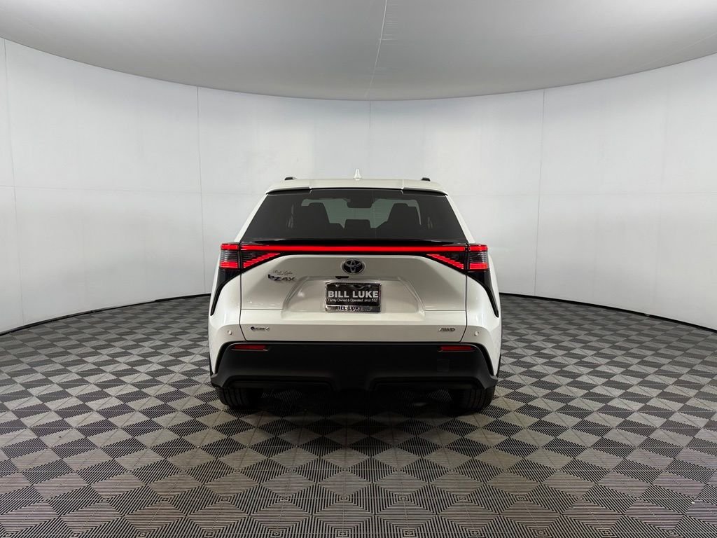Used 2025 Beige Toyota XLE image 8