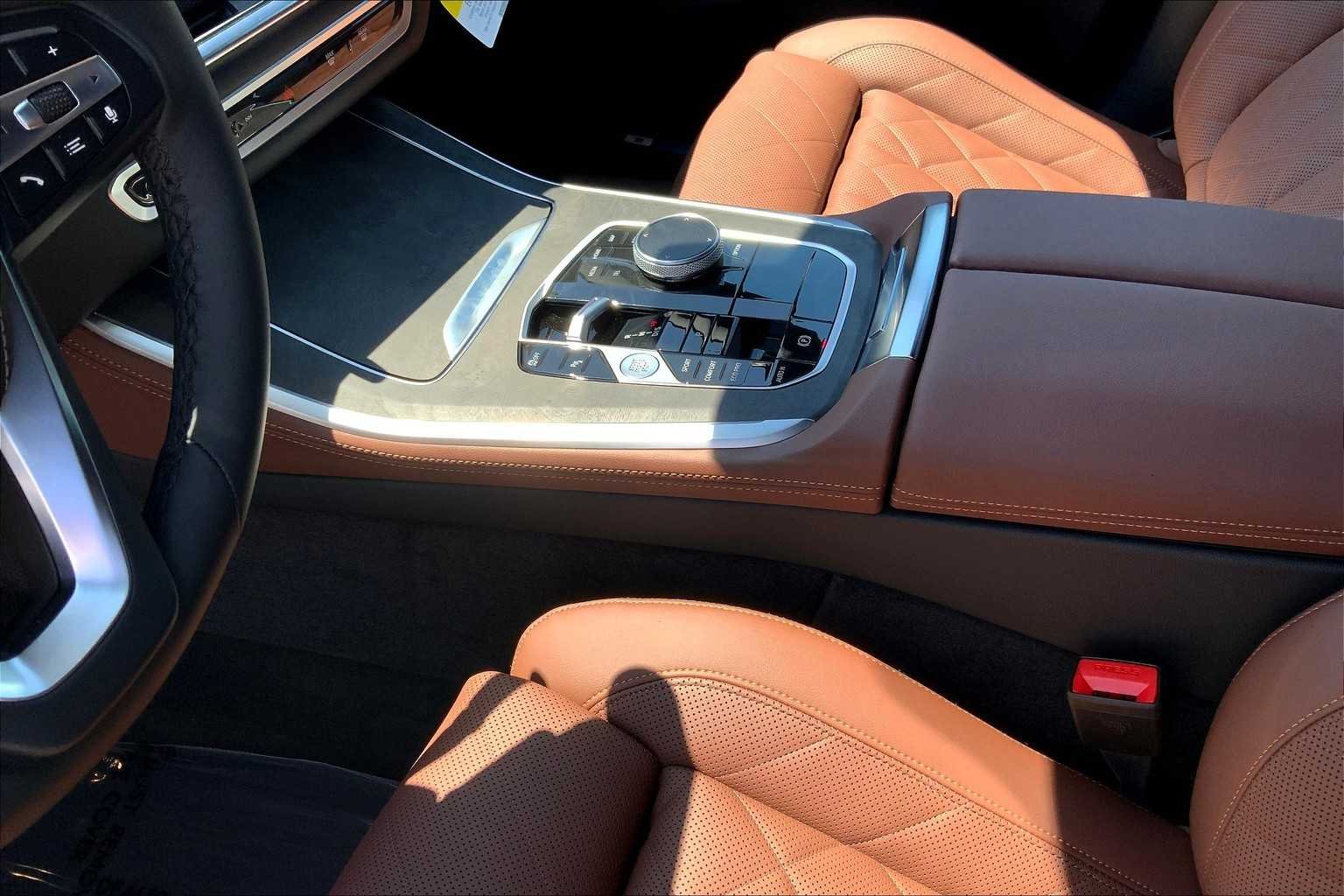 New 2026 Dravit Grey Metallic BMW sDrive40i image 6