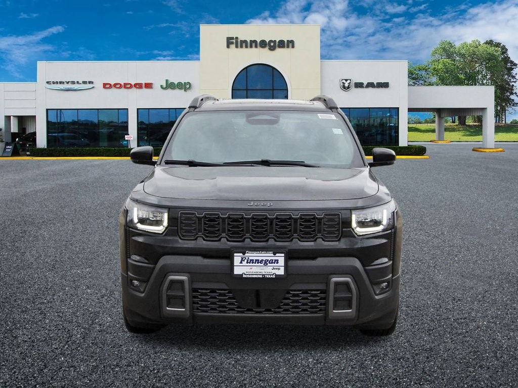 New 2026 Diamond Black Crystal Pearl-Coat Exterior Paint Jeep Limited image 2