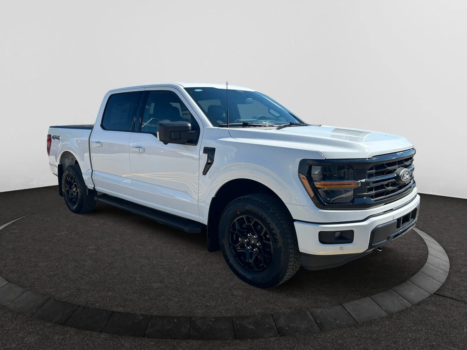 New 2026 Oxford White Ford XLT image 7