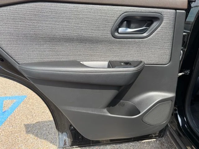 2022 Nissan Rogue SV - Photo 14