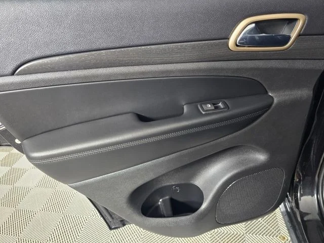 Used 2015 Black Jeep Laredo image 14