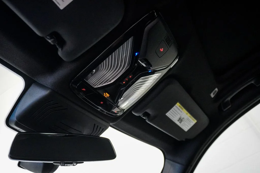 Used 2022 White BMW xDrive30i image 30