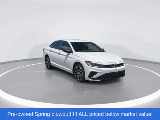 Used 2025 White Volkswagen 1.5T Sport image 2
