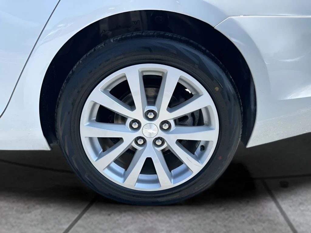 Used 2013 White Chevrolet LT image 26