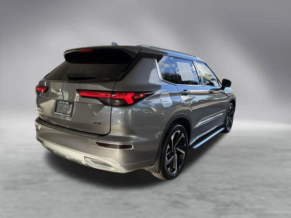 Used 2022 Silver Mitsubishi SEL image 3