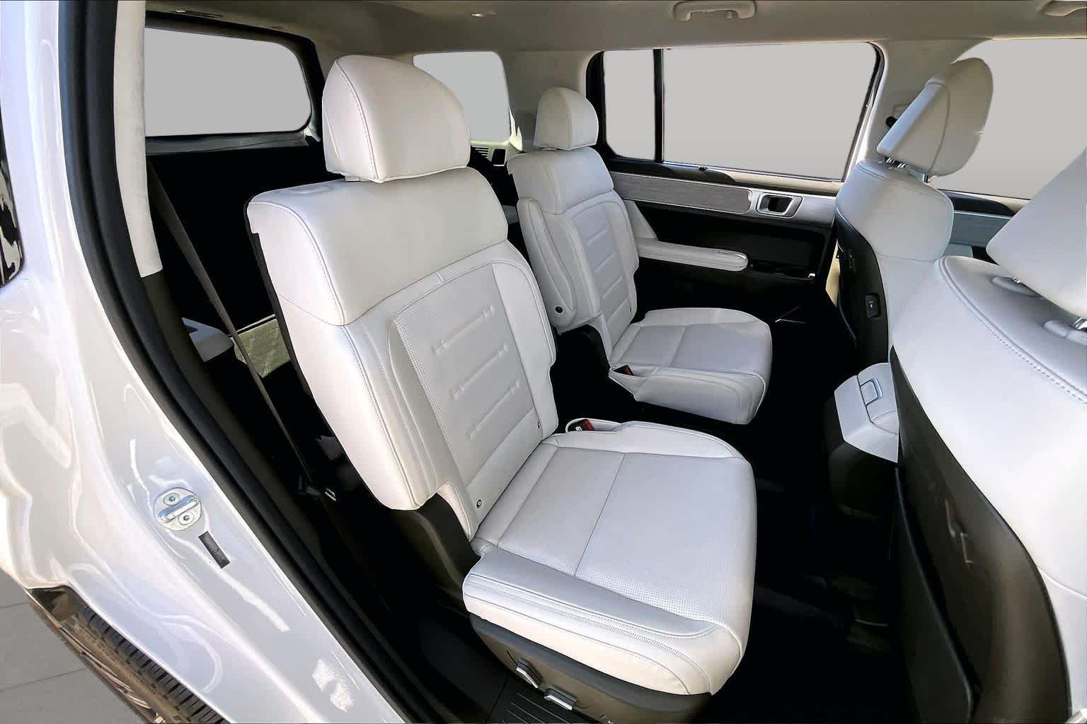 Used 2025 Serenity White Hyundai Calligraphy image 20