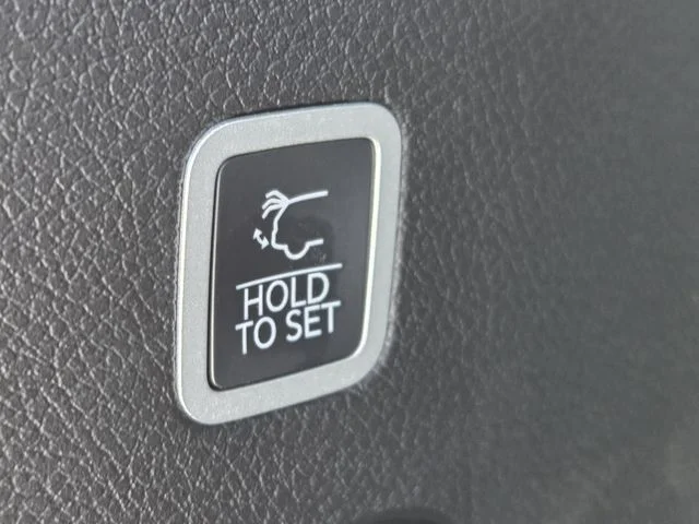 New 2026 Bright White Clear-Coat Exterior Paint Jeep  image 10