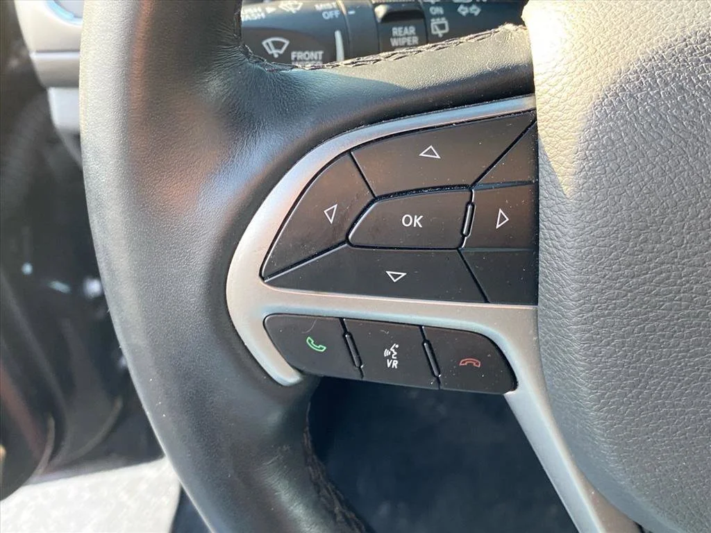 Used 2022 Diamond Black Crystal Pearlcoat Jeep Laredo X image 20