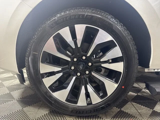 New 2026 Star White Metallic Tri-Coat Ford Platinum image 10