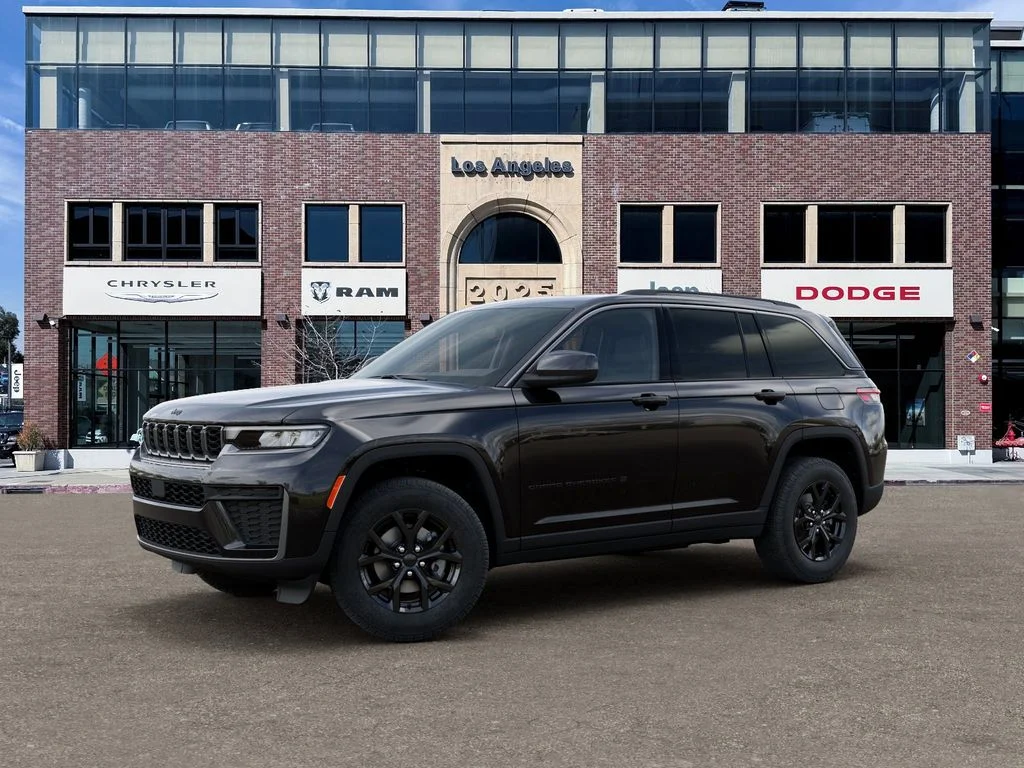 New 2026 Diamond Black Crystal Pearl-Coat Exterior Paint Jeep Altitude image 2