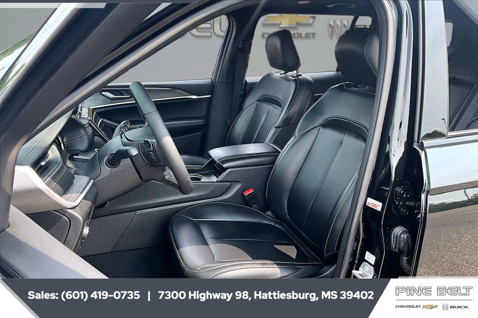 Used 2025 Diamond Black Crystal Pearlcoat Jeep Limited image 18