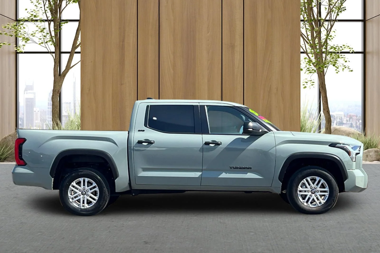 Used 2025  Toyota SR5 image 3