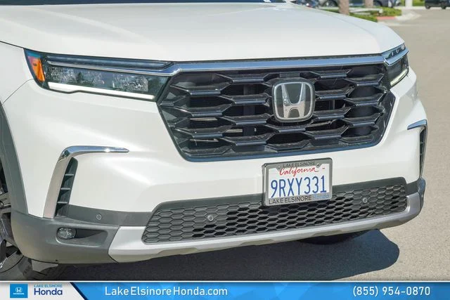 Used 2025 Platinum White Pearl Honda Touring image 2