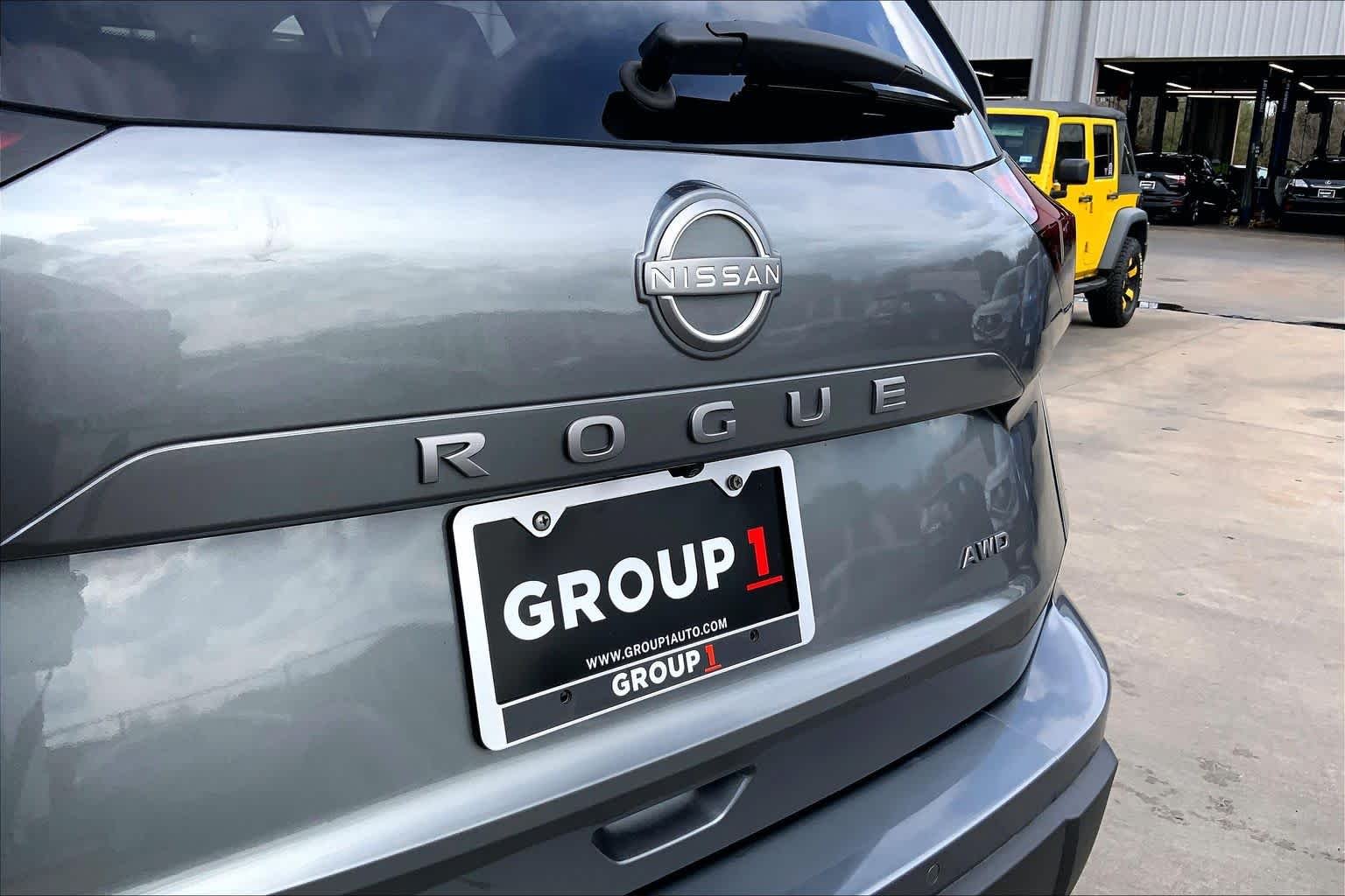 Used 2025 Gun Metallic Nissan SV image 30