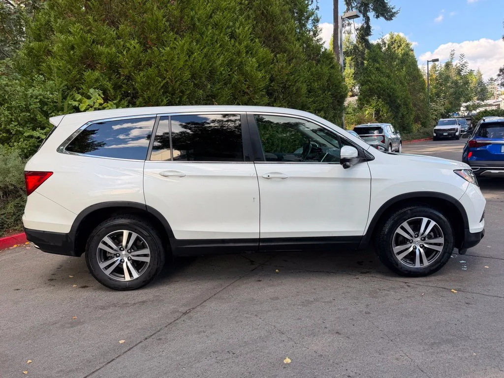 Used 2016 White Diamond Pearl Honda EX-L image 3