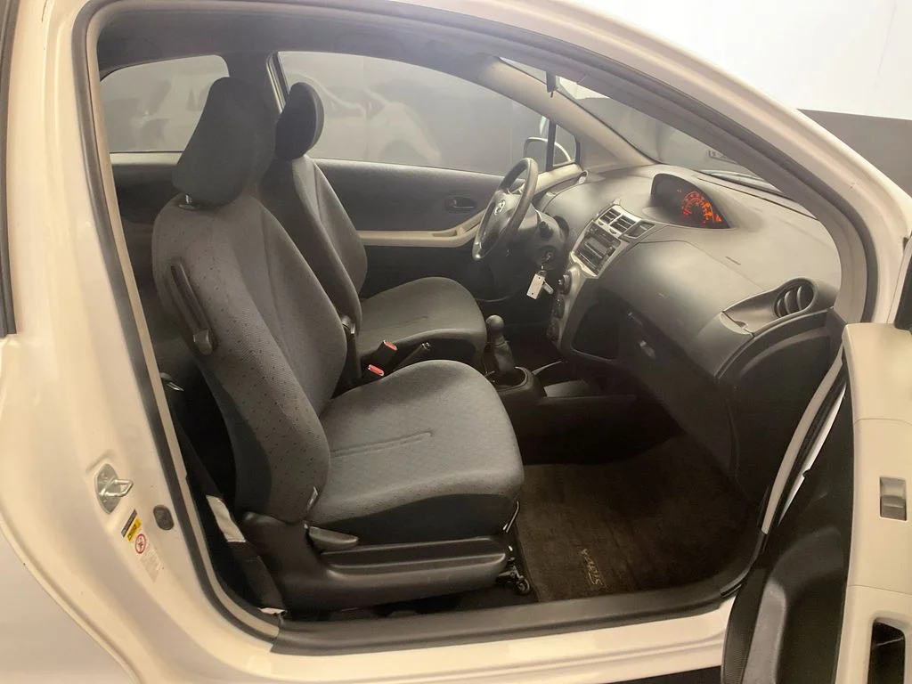 Used 2009 Polar White Toyota Base image 26