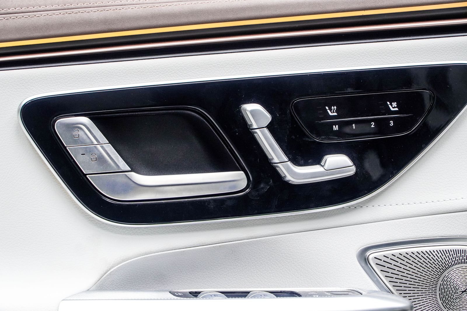 Used 2025 Gray Mercedes-Benz 500 Sedan image 32
